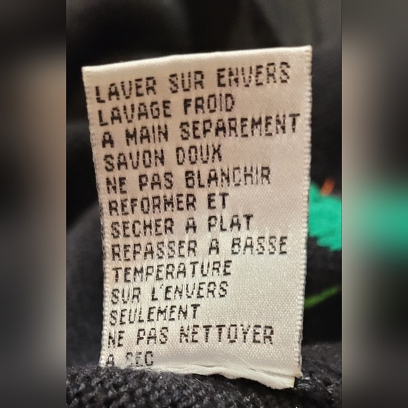 *Rare* Vintage Cardigan Sweater Black Multicolor Fruit Print Crocheted Buttons - Picture 6 of 10